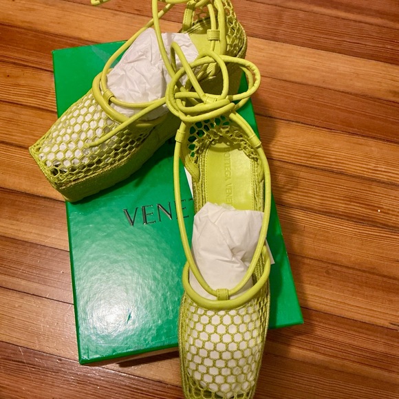 Bottega Veneta Lime Wedge Sandals - Picture 2 of 6